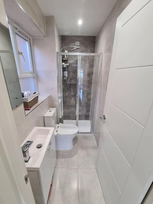 Panorama House, Luxury 2-Bedroom Apartment 2 Кидлингтън Екстериор снимка