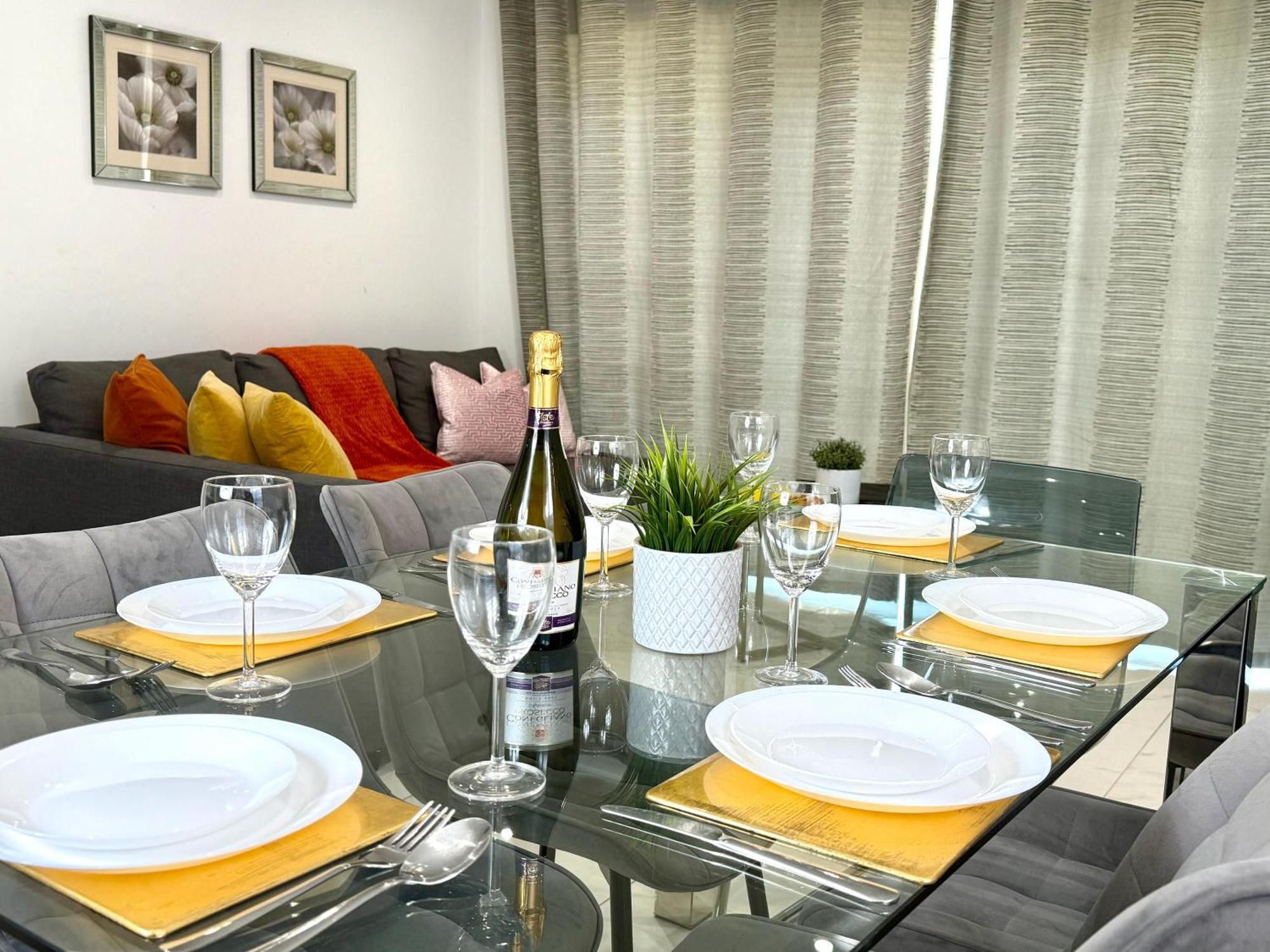Panorama House, Luxury 2-Bedroom Apartment 2 Кидлингтън Екстериор снимка