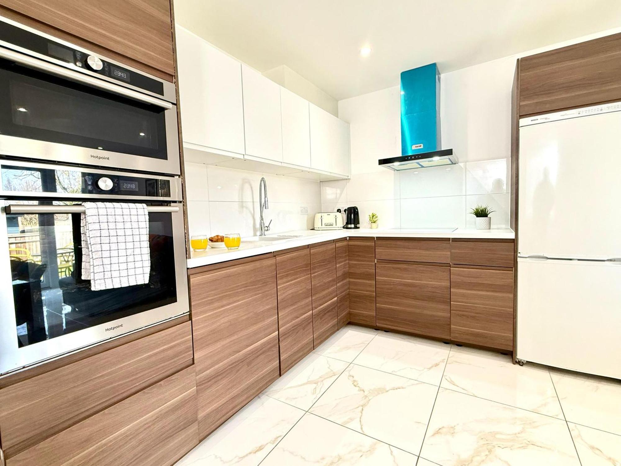 Panorama House, Luxury 2-Bedroom Apartment 2 Кидлингтън Екстериор снимка