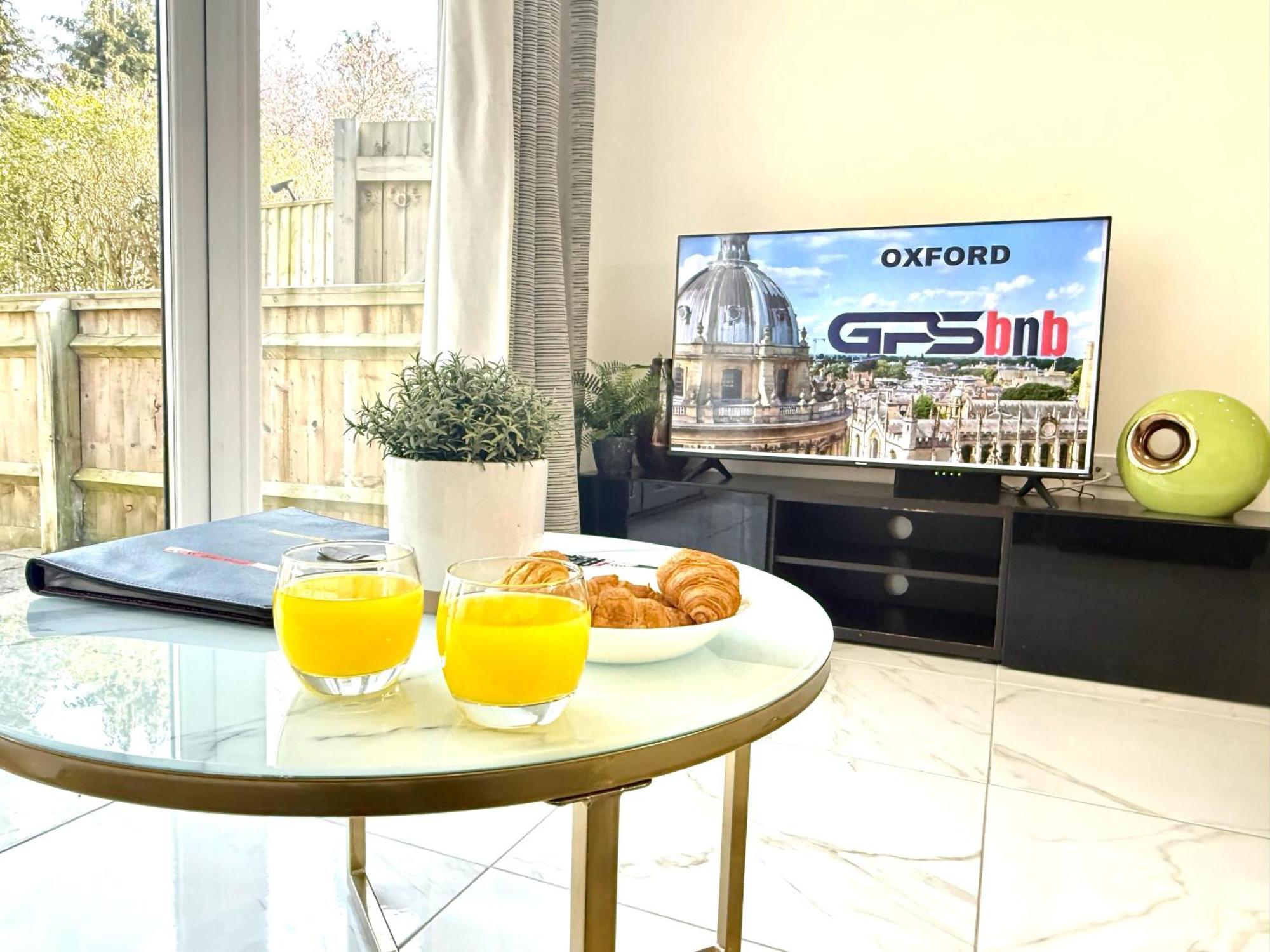 Panorama House, Luxury 2-Bedroom Apartment 2 Кидлингтън Екстериор снимка