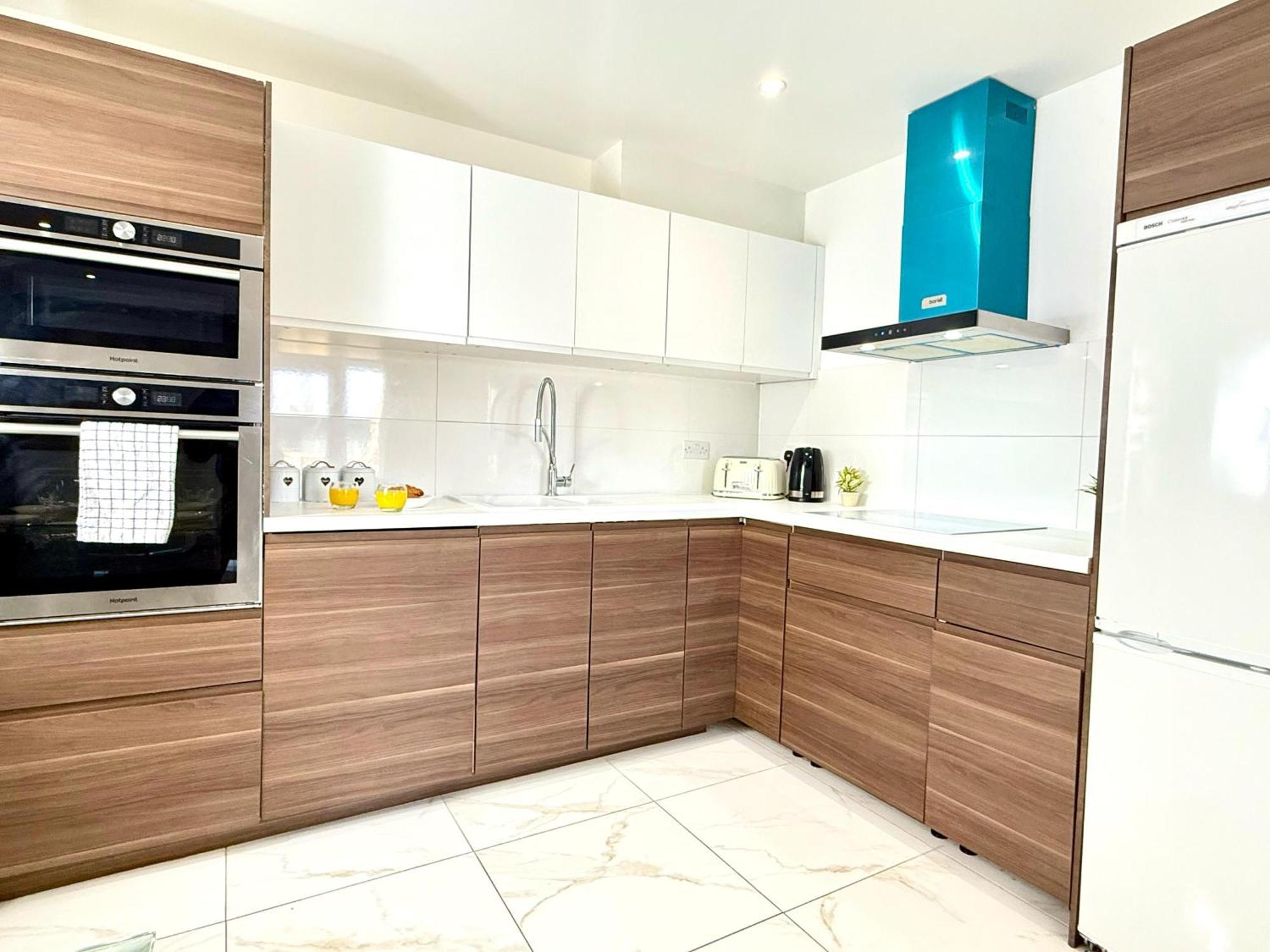 Panorama House, Luxury 2-Bedroom Apartment 2 Кидлингтън Екстериор снимка
